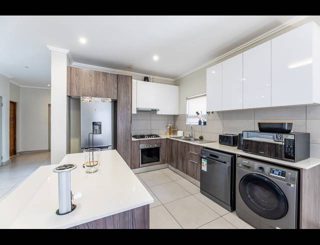 3 BEDROOM HOUSE FOR SALE IN BRYANSTON